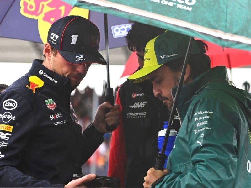 Bastidores da F1: Empresários de Verstappen vetaram Alonso e Leclerc