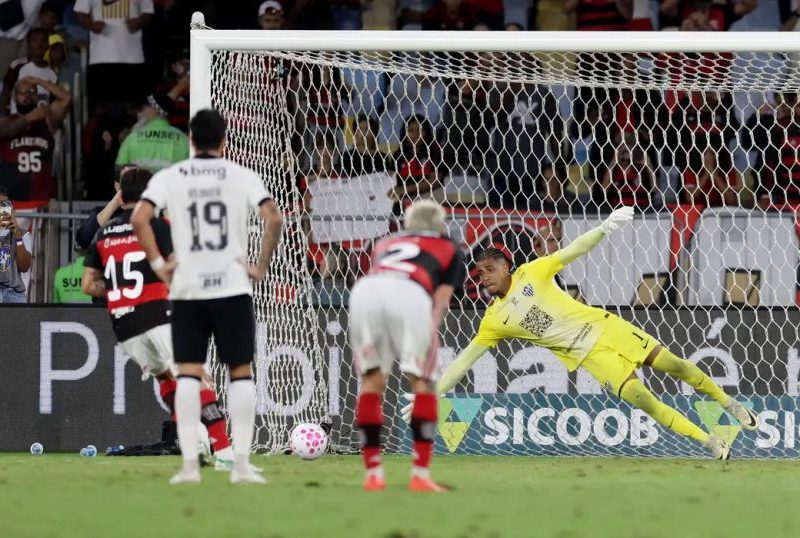 Flamengo vence Atlético-MG e mantém liderança do Brasileirão
