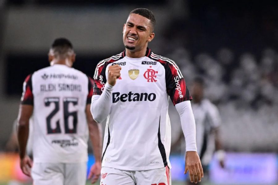 Samuel Lino avalia críticas da torcida e fase no Flamengo